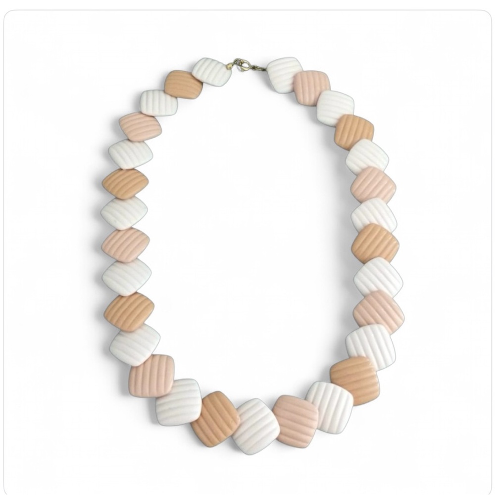 Vintage AVON 1985 Summer Sands - Dusty Pink & Cream Ribbed Square Beads19” Retro - Picture 3 of 10